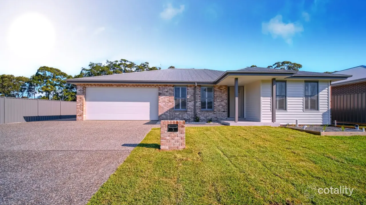 4-bedroom house at 5 Laguna Court, Black Head, NSW 2430, Mid-Coast Council, New South Wales