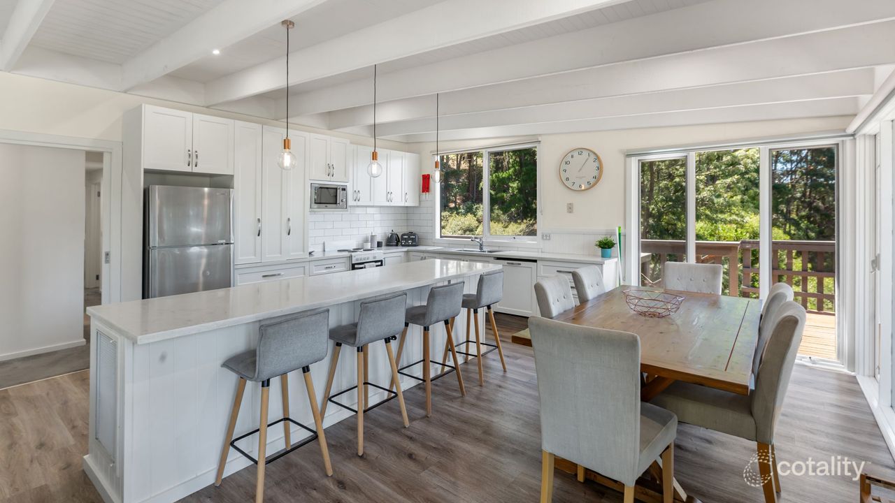 4-bedroom house at 16 Honey Bee Run, Goughs Bay, VIC 3723, Mansfield Council, Victoria