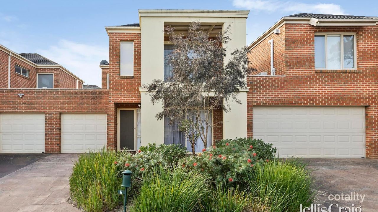 3-bedroom unit at 7 Woodlands Grove, Mitcham, VIC 3132, Whitehorse, Victoria