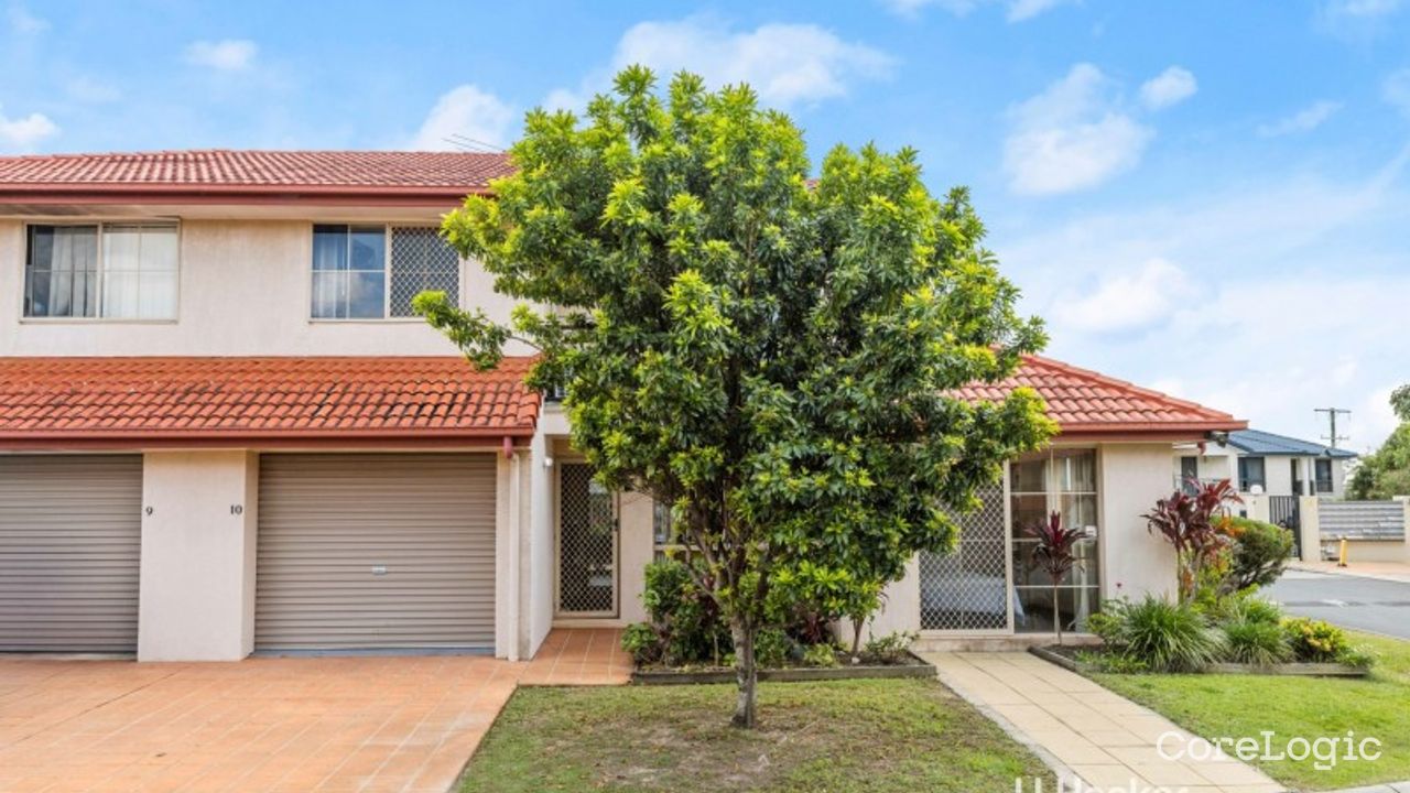 4-bedroom unit at 10/20 Young Place, Brisbane Council, Queensland