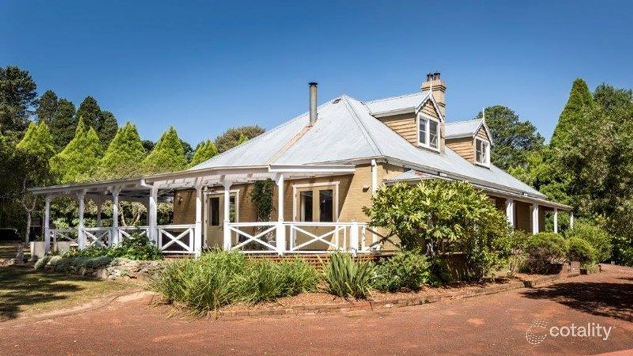 6-bedroom house at 10 St Denis Close, Burradoo, NSW 2576, Wingecarribee Council, New South Wales