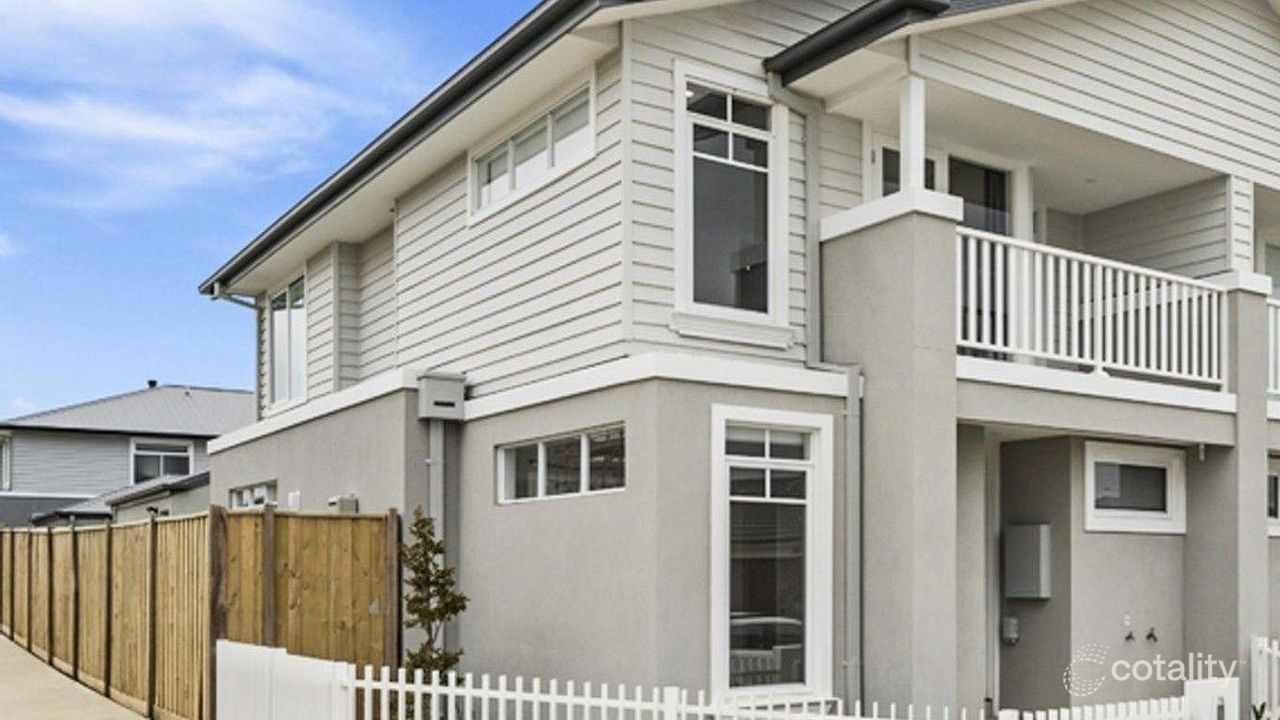 4-bedroom unit at 15 Wavertree Crescent, Werribee, VIC 3030, Wyndham, Victoria