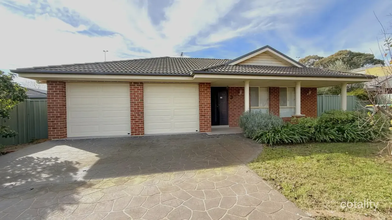 4-bedroom house at 3 Mayoh Place, Young, NSW 2594, Hilltops, New South Wales