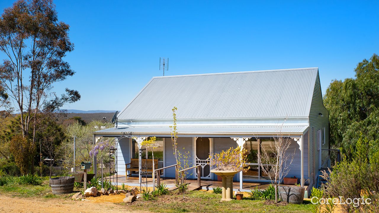 3-bedroom house at 6 Newstead Road, Mount Alexander Council, Victoria