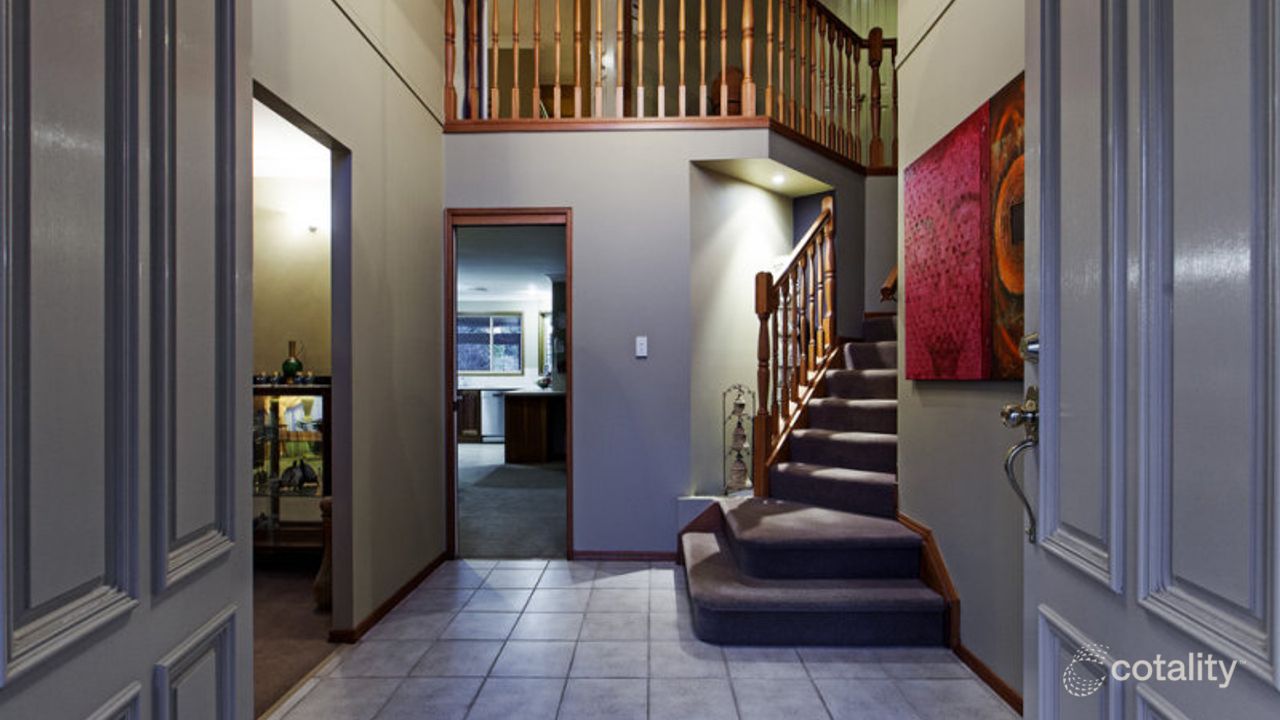 5-bedroom house at 9 Wentworth Place, Carindale, QLD 4152, Brisbane, Queensland