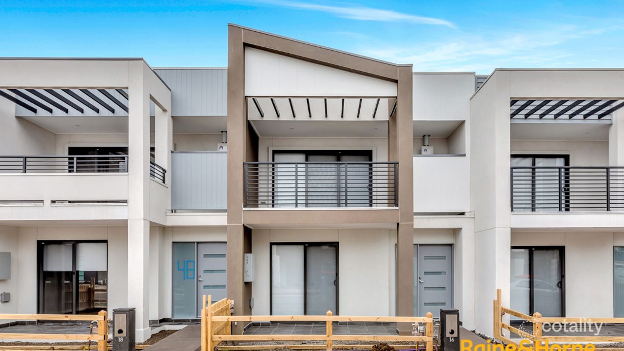 3-bedroom unit at 16 Lumeah Drive, Cranbourne West, VIC 3977, Casey Council, Victoria