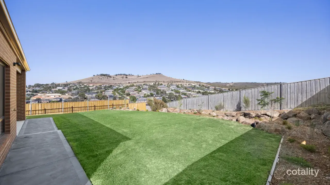 4-bedroom house at 33 Beckview Crescent, Sunbury, VIC 3429, Hume Council, Victoria