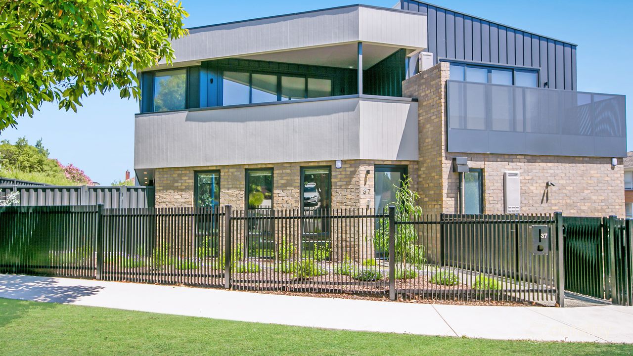 2-bedroom unit at 3/24 Mcewan Road, Heidelberg Heights, VIC 3081, Banyule Council, Victoria