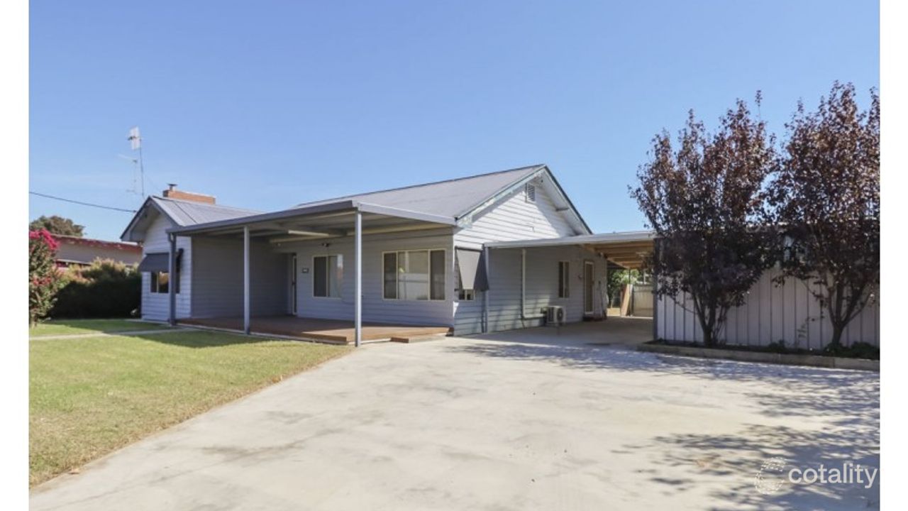3-bedroom house at 129 Wellington Street, Deniliquin, NSW 2710, Edward River Council, New South Wales