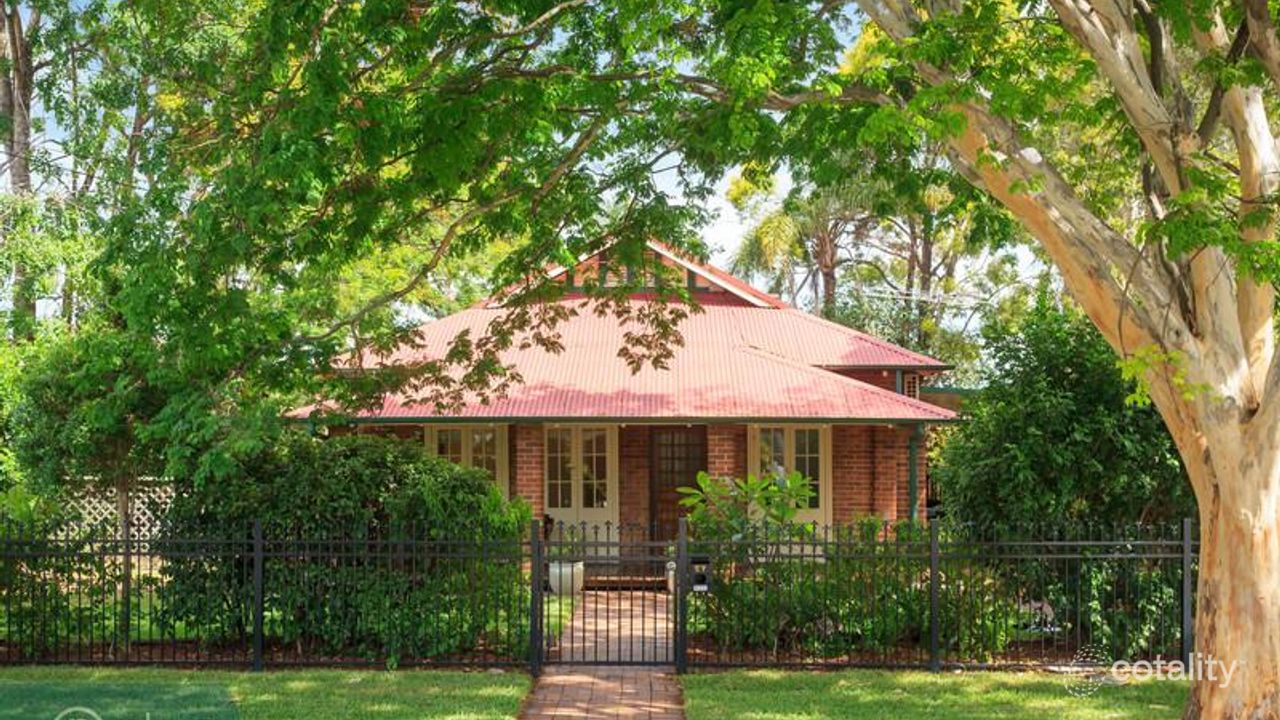 3-bedroom house at 27 Strong Avenue, Graceville, QLD 4075, Brisbane Council, Queensland