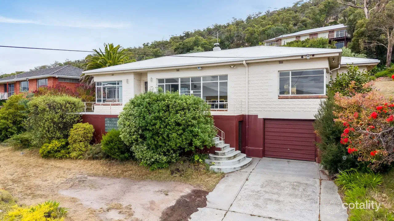 2-bedroom unit at 180 Derwent Avenue, Lindisfarne, TAS 7015, Clarence Council, Tasmania