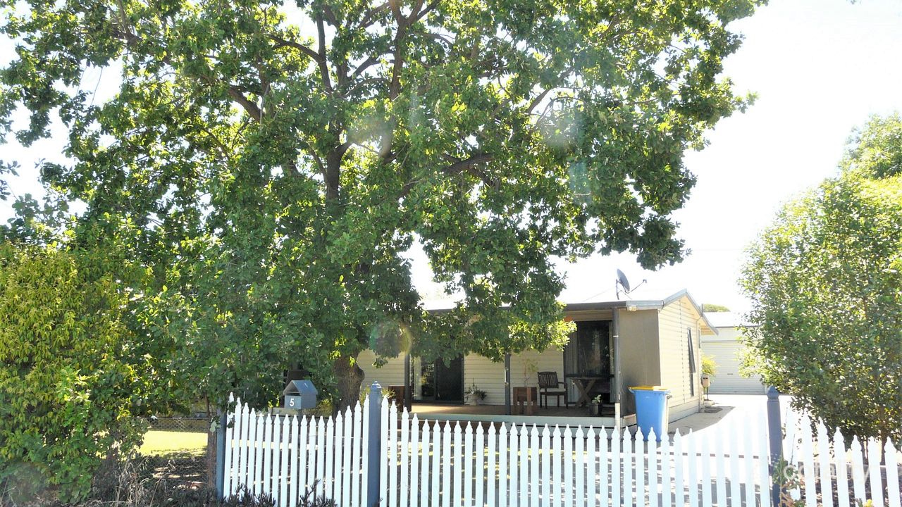 3-bedroom house at 5 Jerilderie Street, Tocumwal, NSW 2714, Berrigan Council, New South Wales