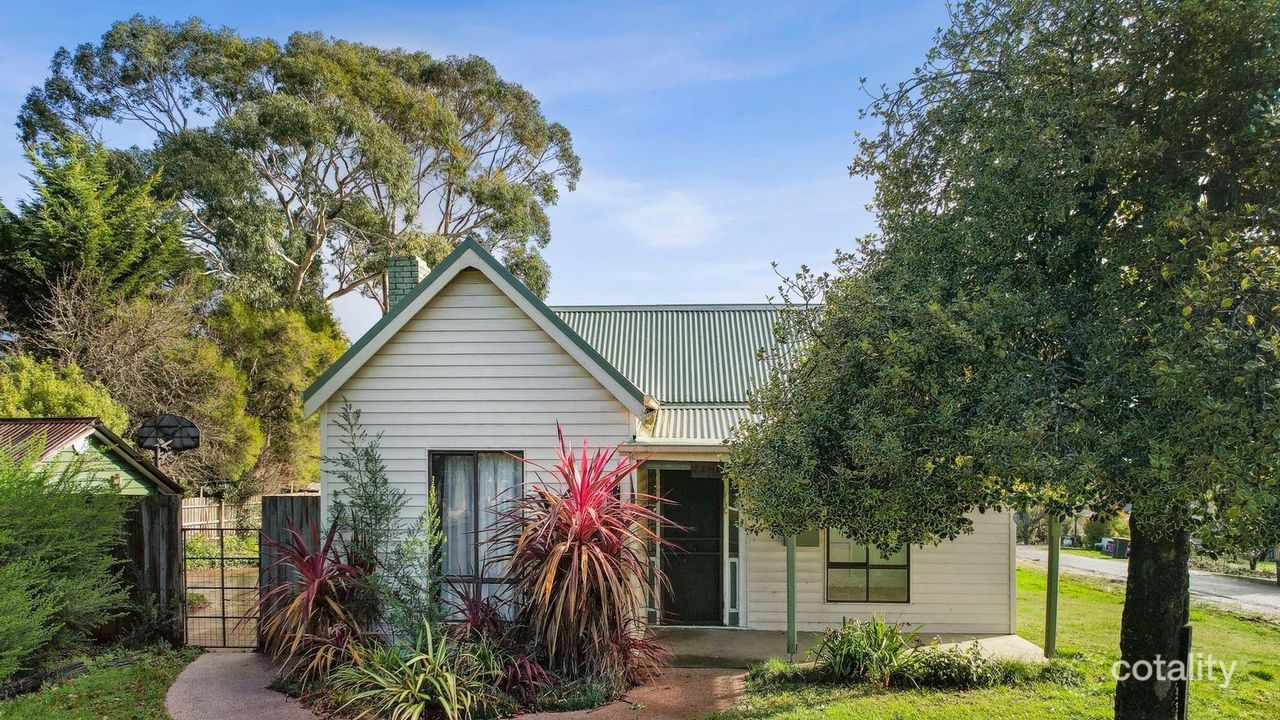 6-bedroom house at 16 Little Street, Daylesford, VIC 3460, Hepburn, Victoria