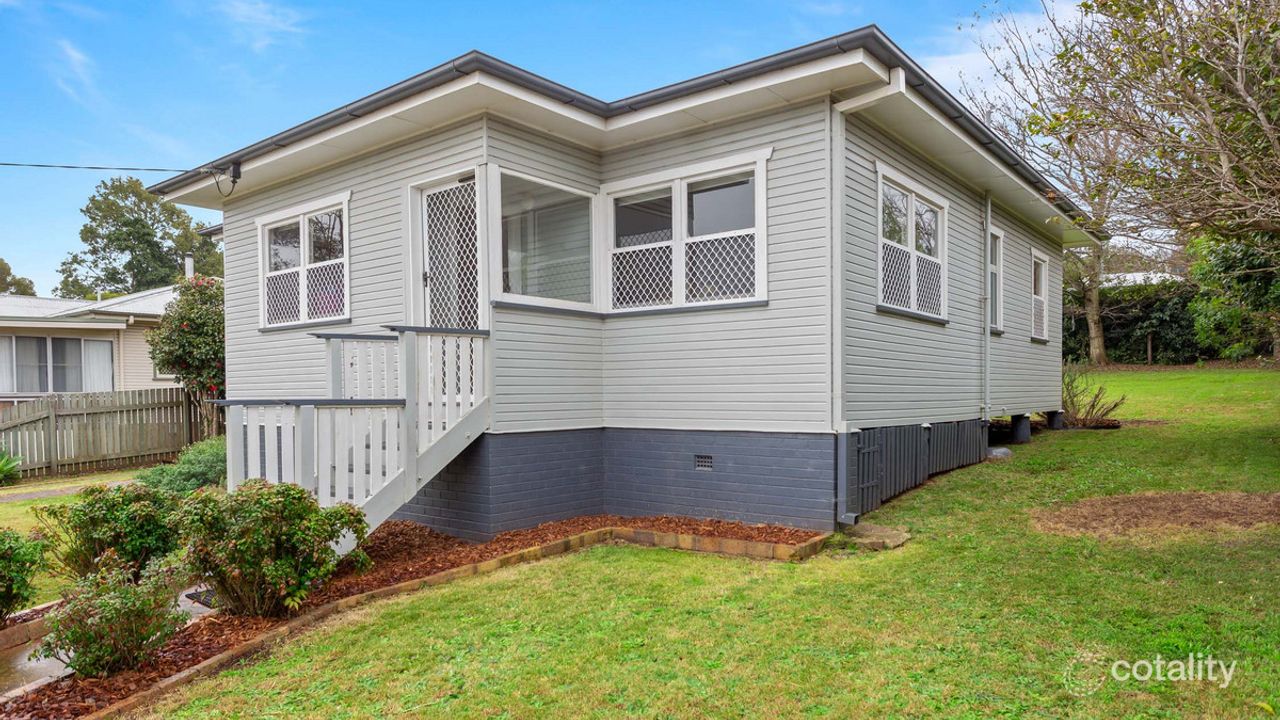 3-bedroom house at 17 Geoffrey Street, Mount Lofty, QLD 4350, Toowoomba Council, Queensland
