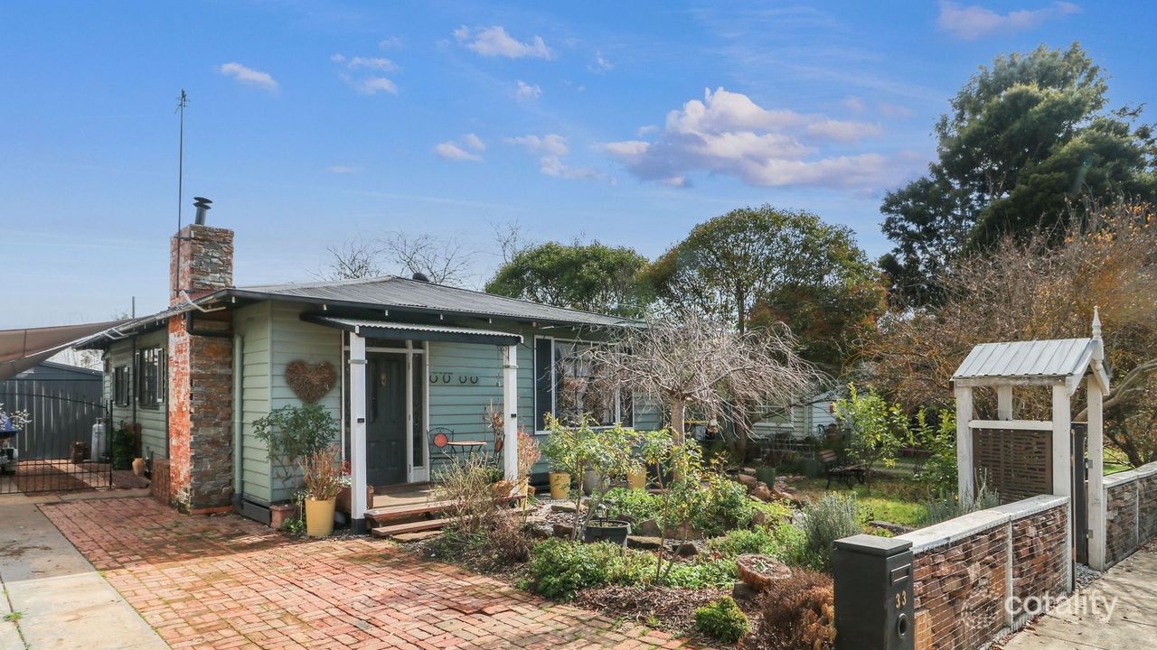 3-bedroom house at 33 Finlason Street, Mansfield, VIC 3722, Mansfield Council, Victoria