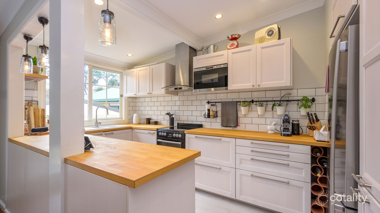 3-bedroom house at 10 Spurwood Road, Warrimoo, NSW 2774, Blue Mountains, New South Wales