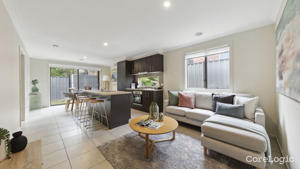 4-bedroom unit at 32 Botham Crescent, Cardinia Council, Victoria