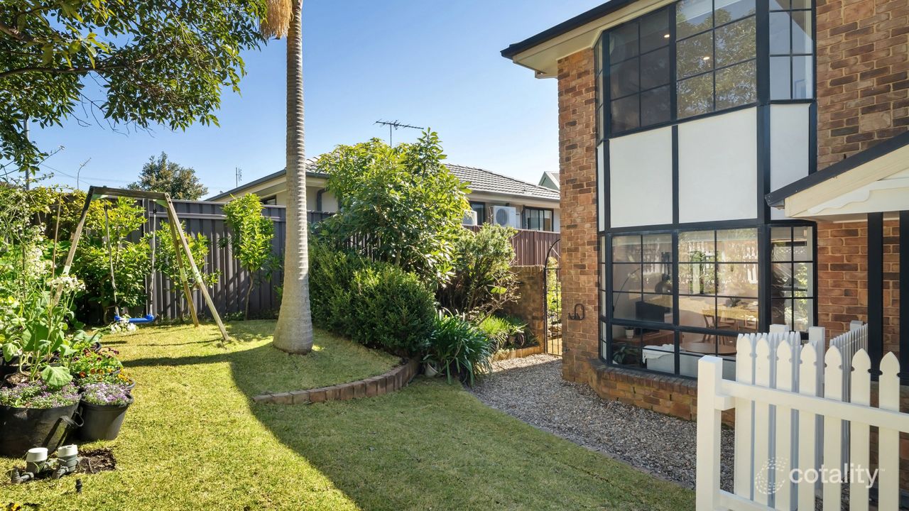 4-bedroom unit at 1/3 Chippendale Place, Helensburgh, NSW 2508, Wollongong, New South Wales