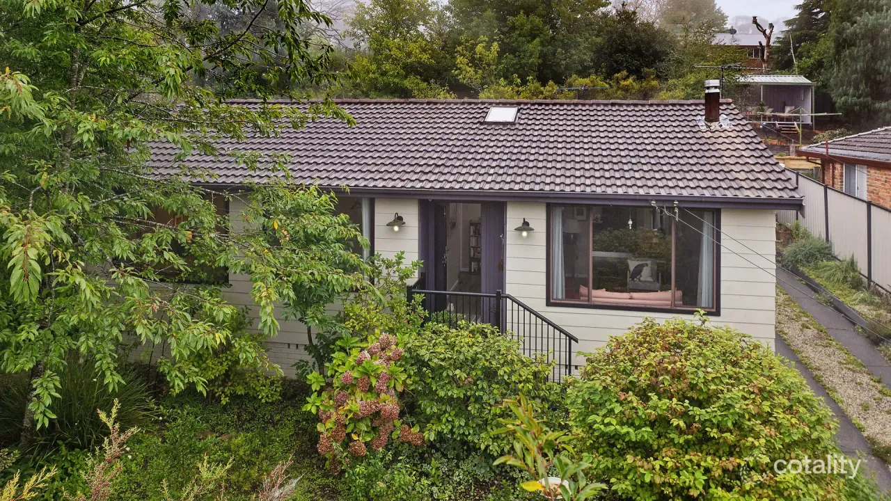 4-bedroom house at 29 Cook Road, Wentworth Falls, NSW 2782, Blue Mountains Council, New South Wales