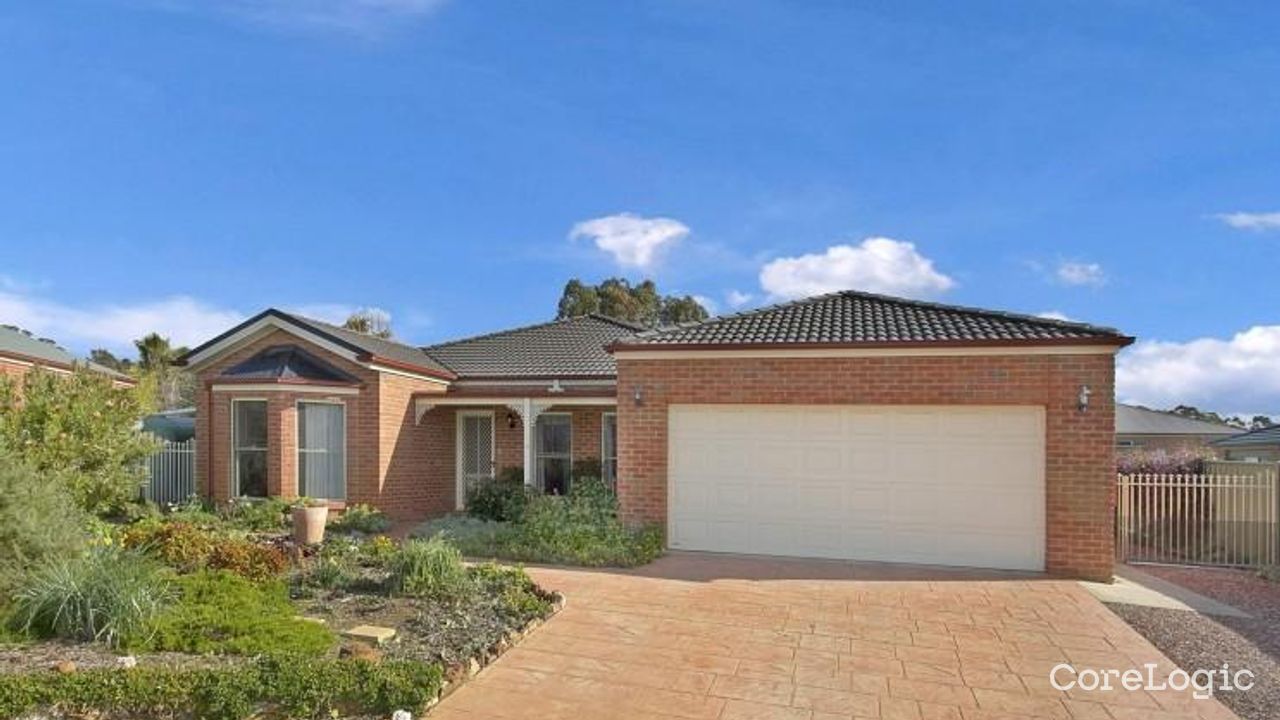 3-bedroom house at 15 Brentwood Boulevard, Greater Bendigo Council, Victoria