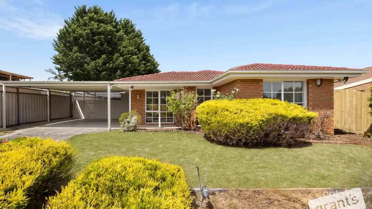 3-bedroom house at 2 Cottswold Avenue, Narre Warren, VIC 3805, Casey, Victoria