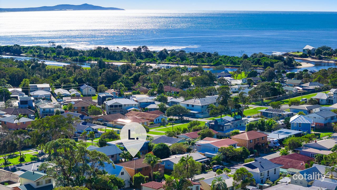 4-bedroom house at 27 Hodgson Street, Crescent Head, NSW 2440, Kempsey Council, New South Wales