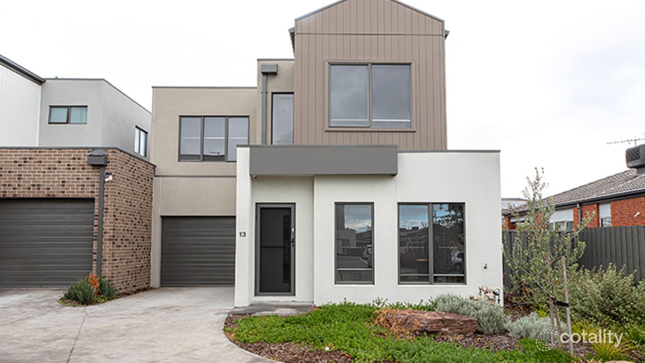 3-bedroom unit at 13 Vine Circuit, Lynbrook, VIC 3975, Casey Council, Victoria