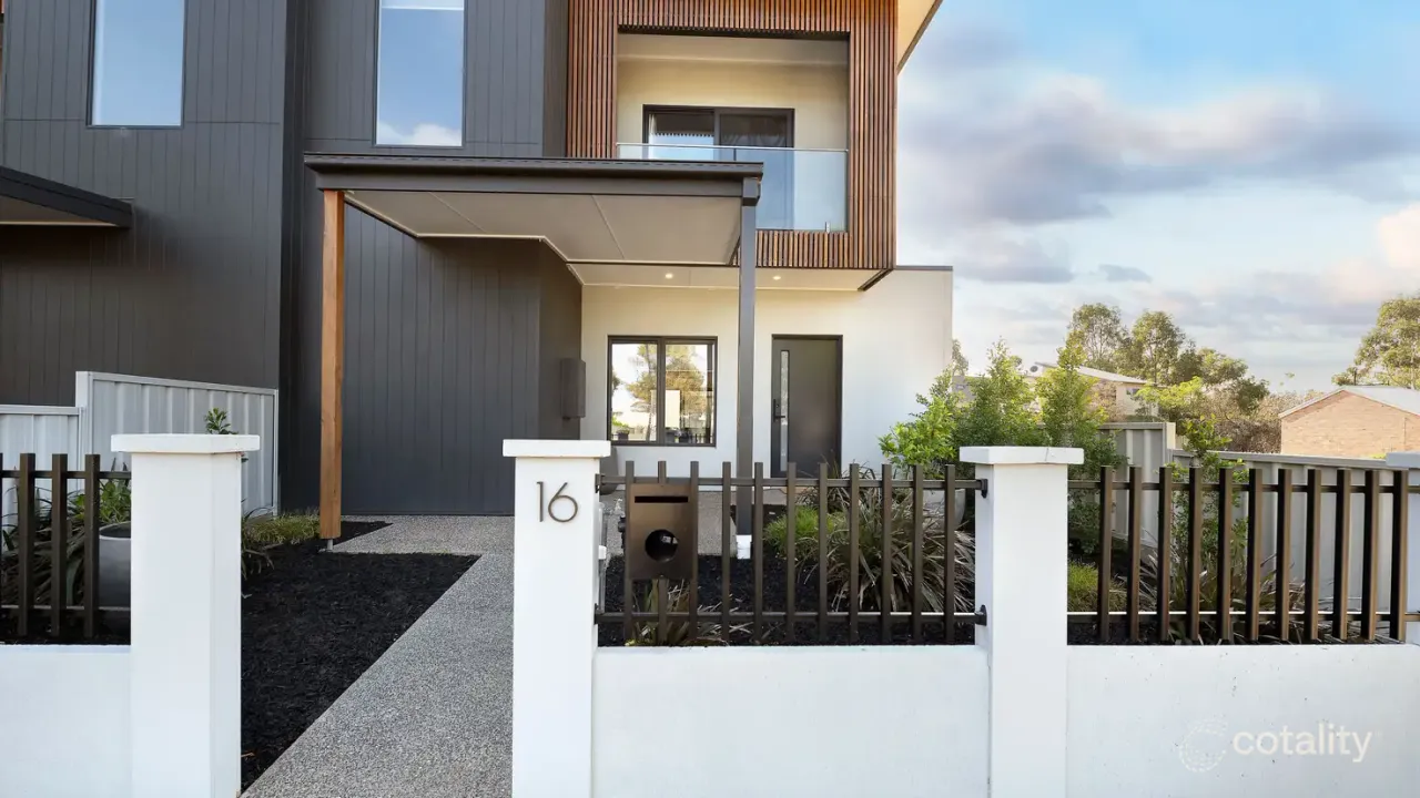 3-bedroom unit at 16 Tower Avenue, Swan Hill, VIC 3585, Swan Hill Council, Victoria