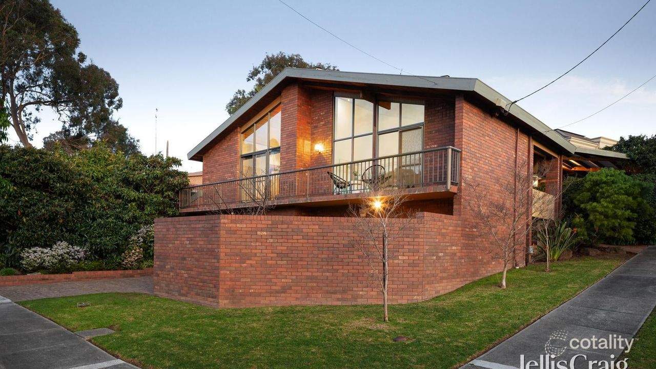 5-bedroom house at 10 White Way, Bulleen, VIC 3105, Manningham, Victoria
