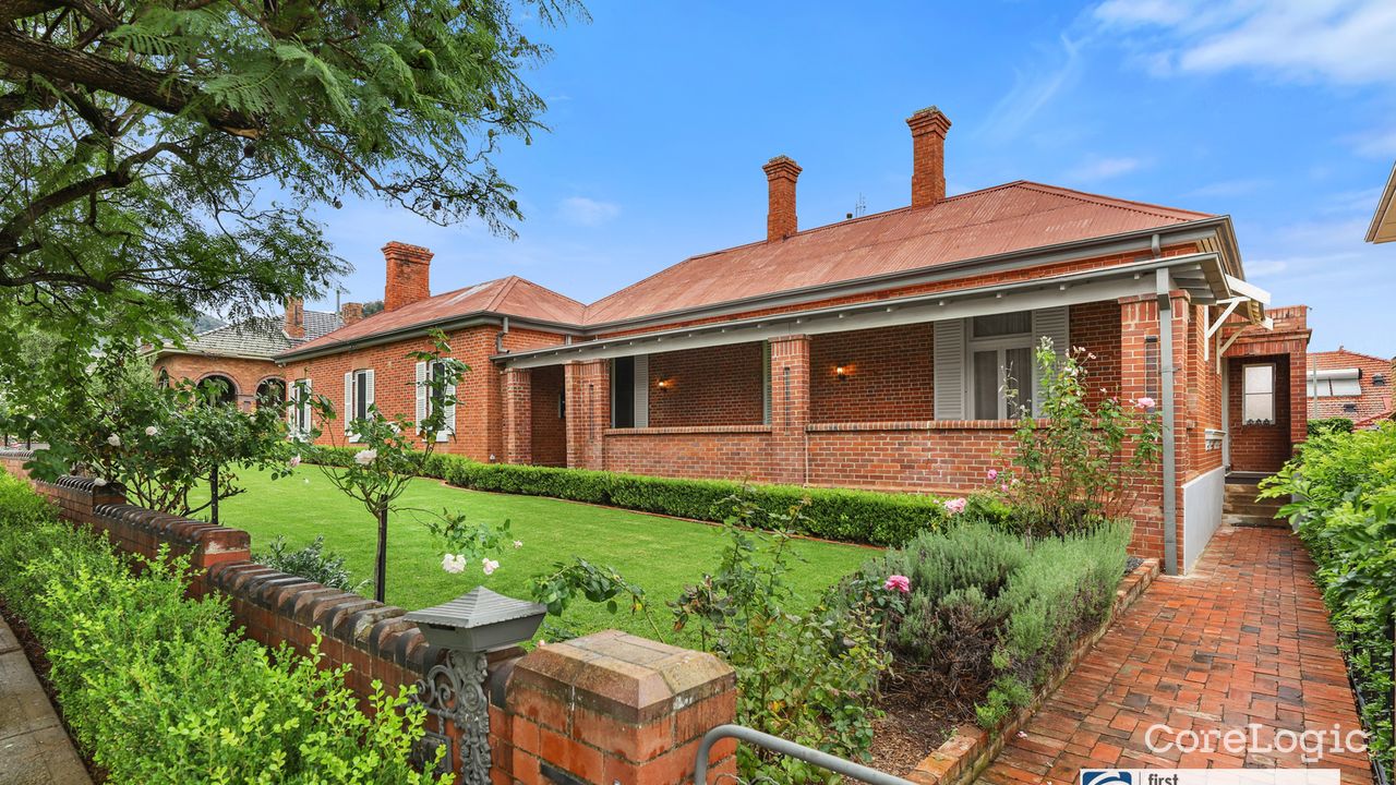 5-bedroom house at 141/141A-B Brisbane Street, Tamworth Council, New South Wales