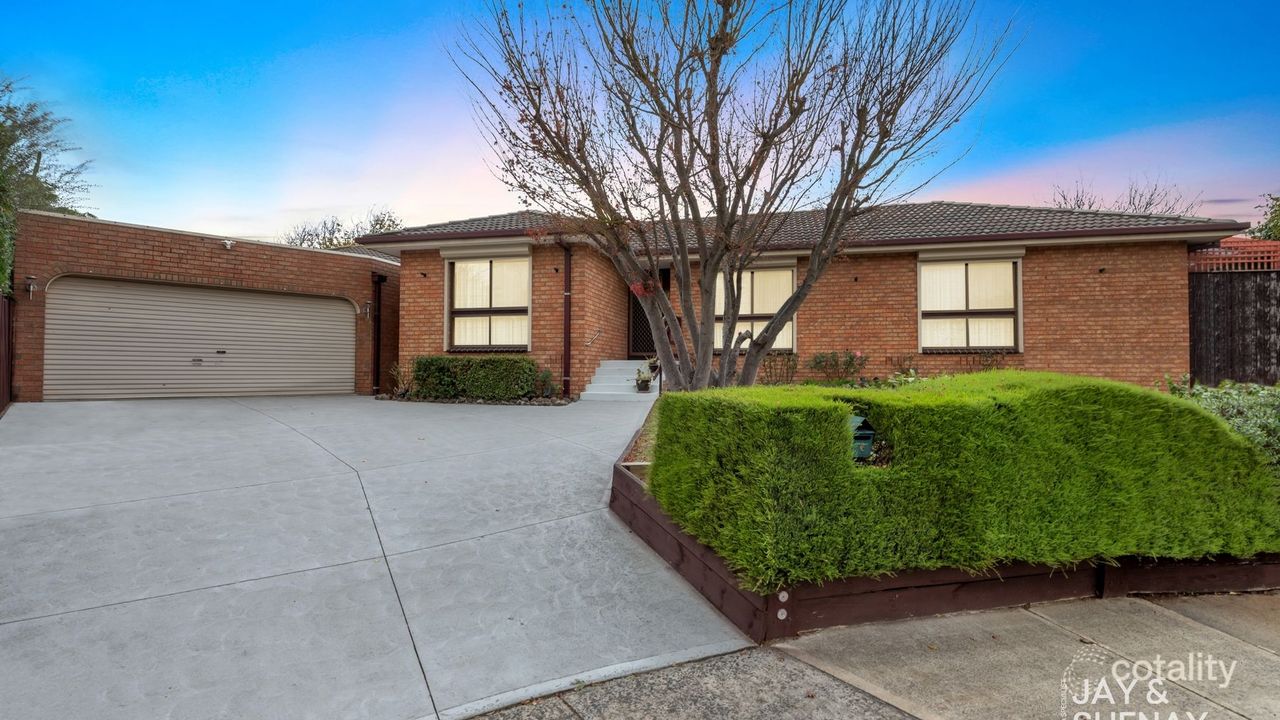 5-bedroom house at 6 Dorgan Court, Endeavour Hills, VIC 3802, Casey Council, Victoria