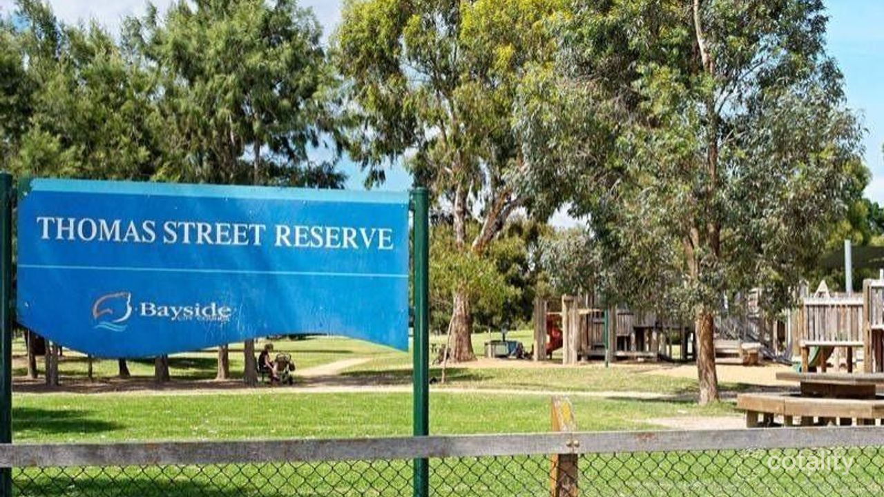 3-bedroom unit at 2/5 Glamis Avenue, Hampton, VIC 3188, Bayside (Vic.), Victoria