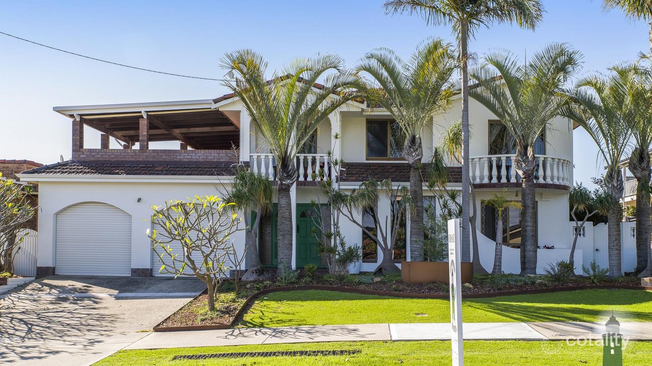 6-bedroom house at 204 Clontarf Road, Hamilton Hill, WA 6163, Cockburn, Western Australia