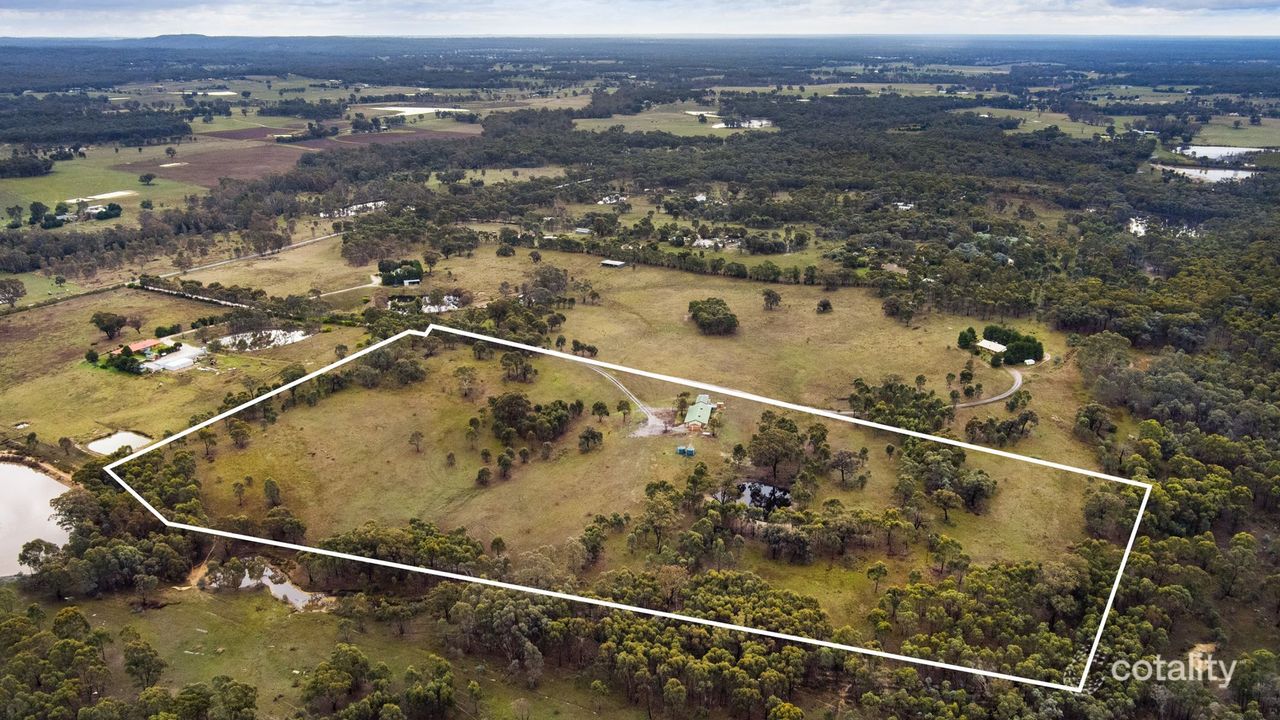 6-bedroom house at 34 Trent Court, Axe Creek, VIC 3551, Greater Bendigo Council, Victoria