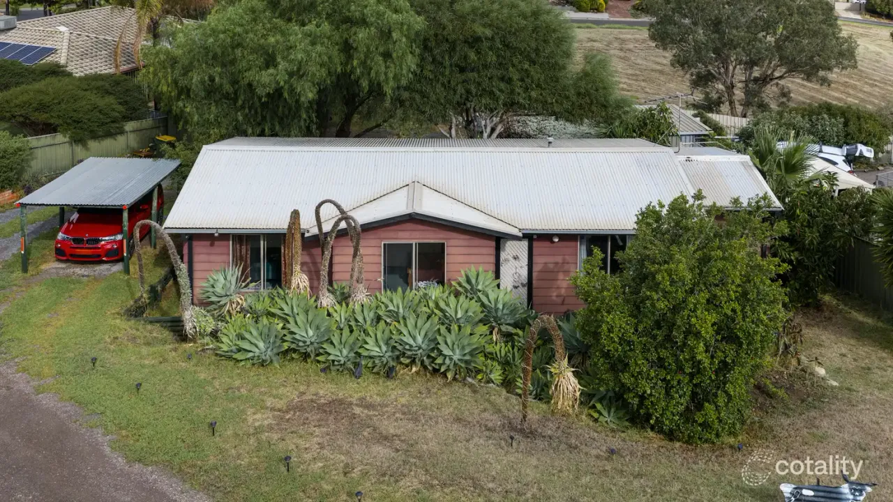 3-bedroom house at 18 Triangle Court, Noarlunga Downs, SA 5168, Onkaparinga, South Australia