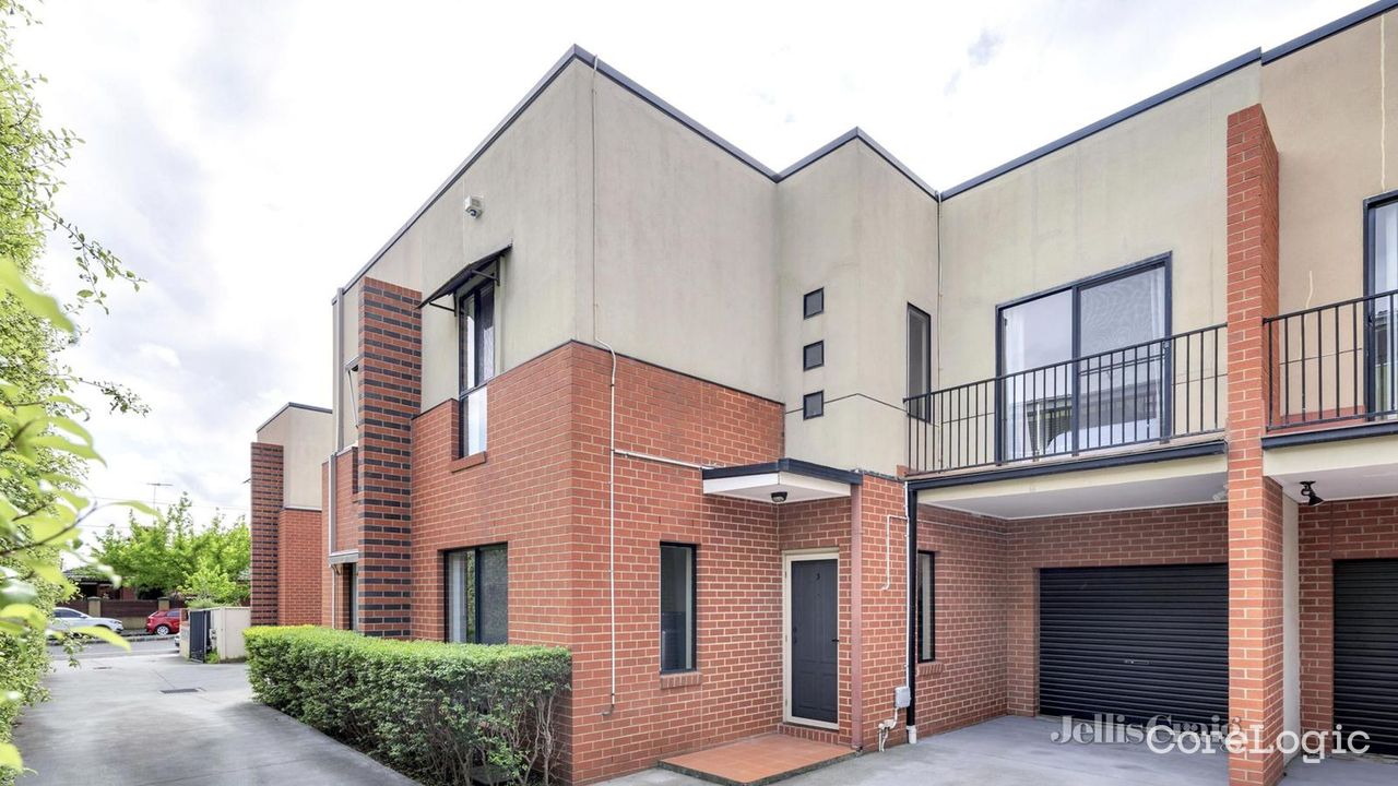 3-bedroom unit at 3/9 Cumming Street, Merri-bek Council, Victoria
