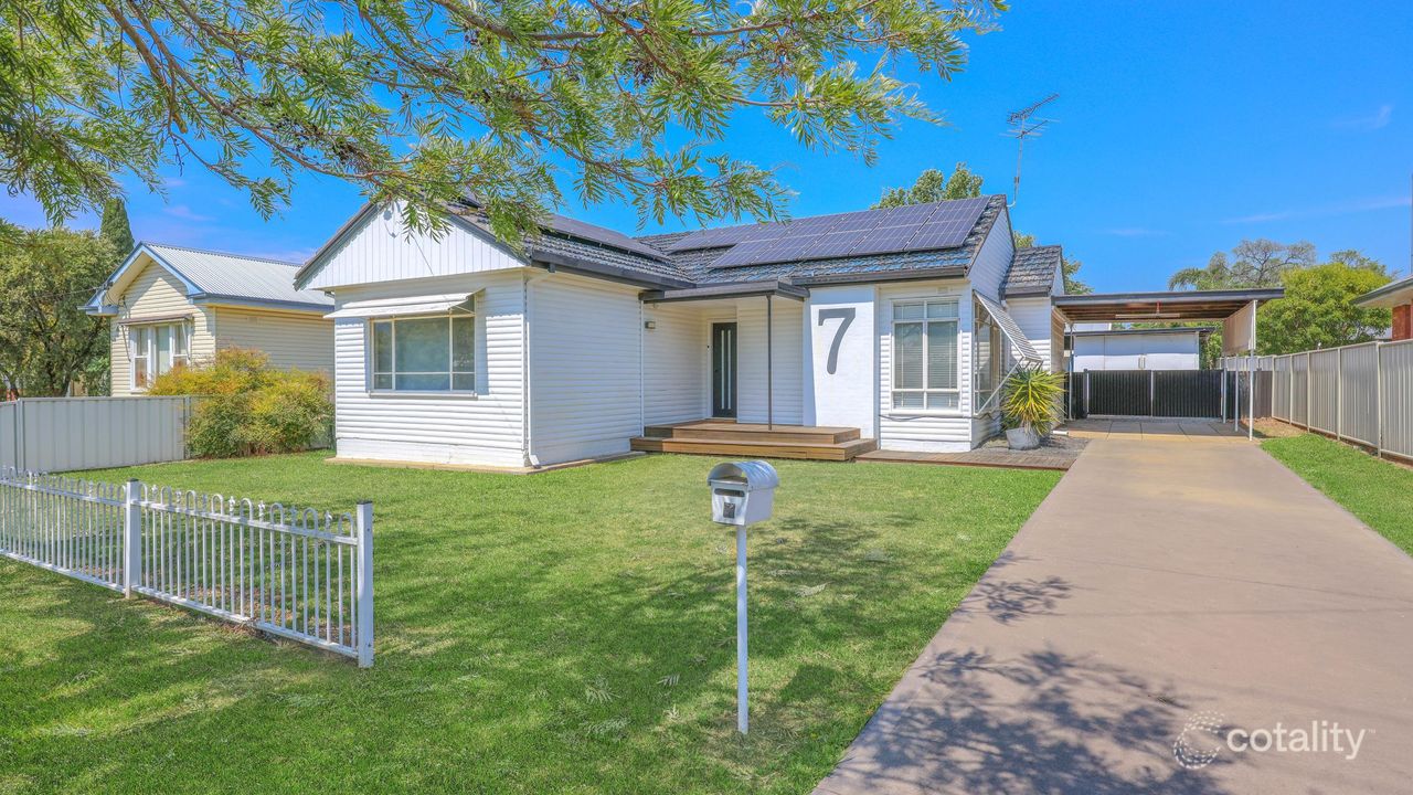 3-bedroom house at 7 Heugh Street, South Tamworth, NSW 2340, Tamworth Council, New South Wales