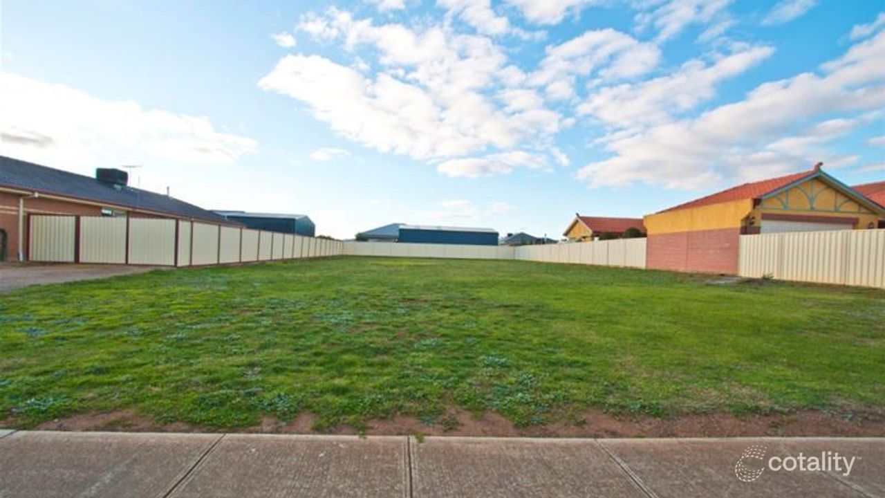 3-bedroom unit at 2 Baystone Place, Kurunjang, VIC 3337, Melton, Victoria