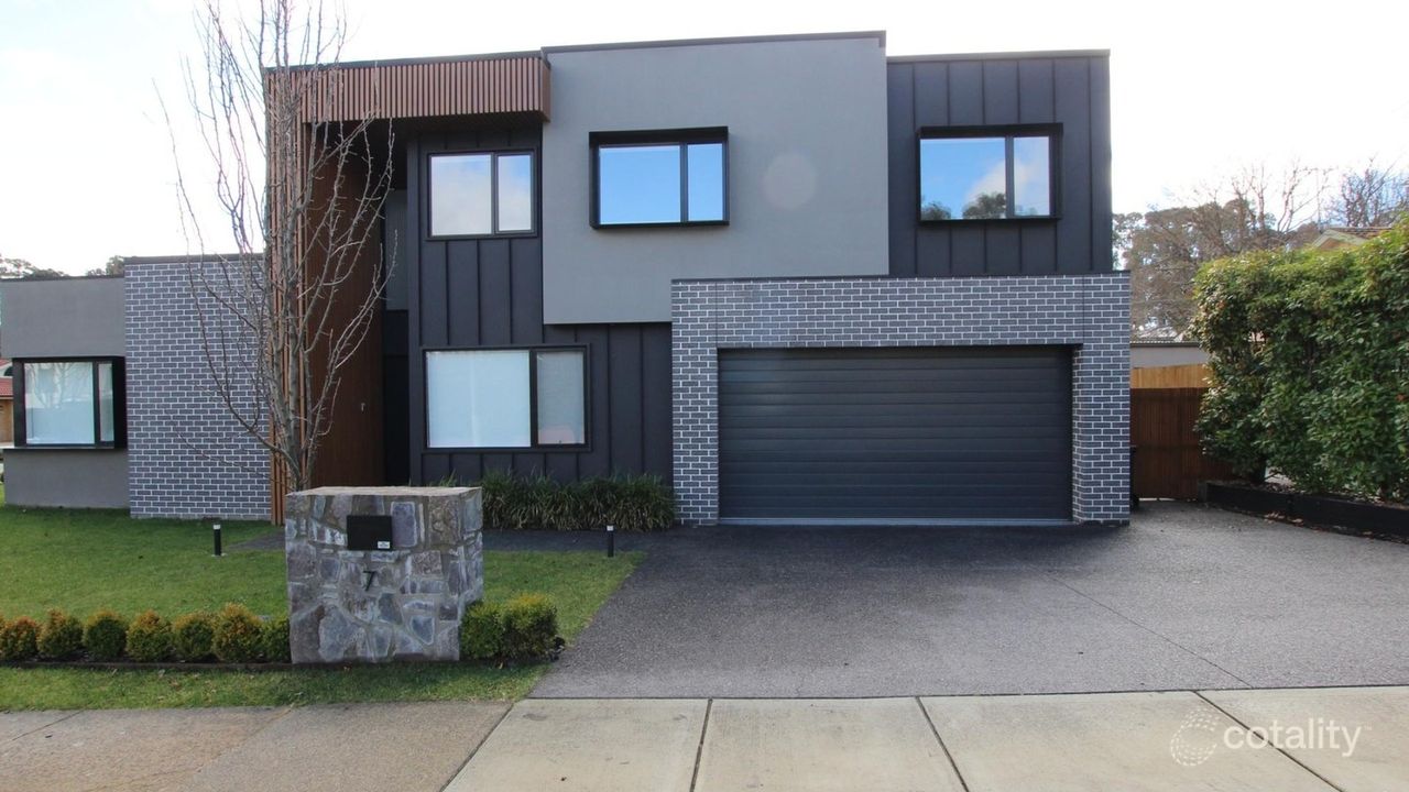 4-bedroom unit at 7 Gilmore Crescent, Garran, ACT 2605, , Australian Capital Territory