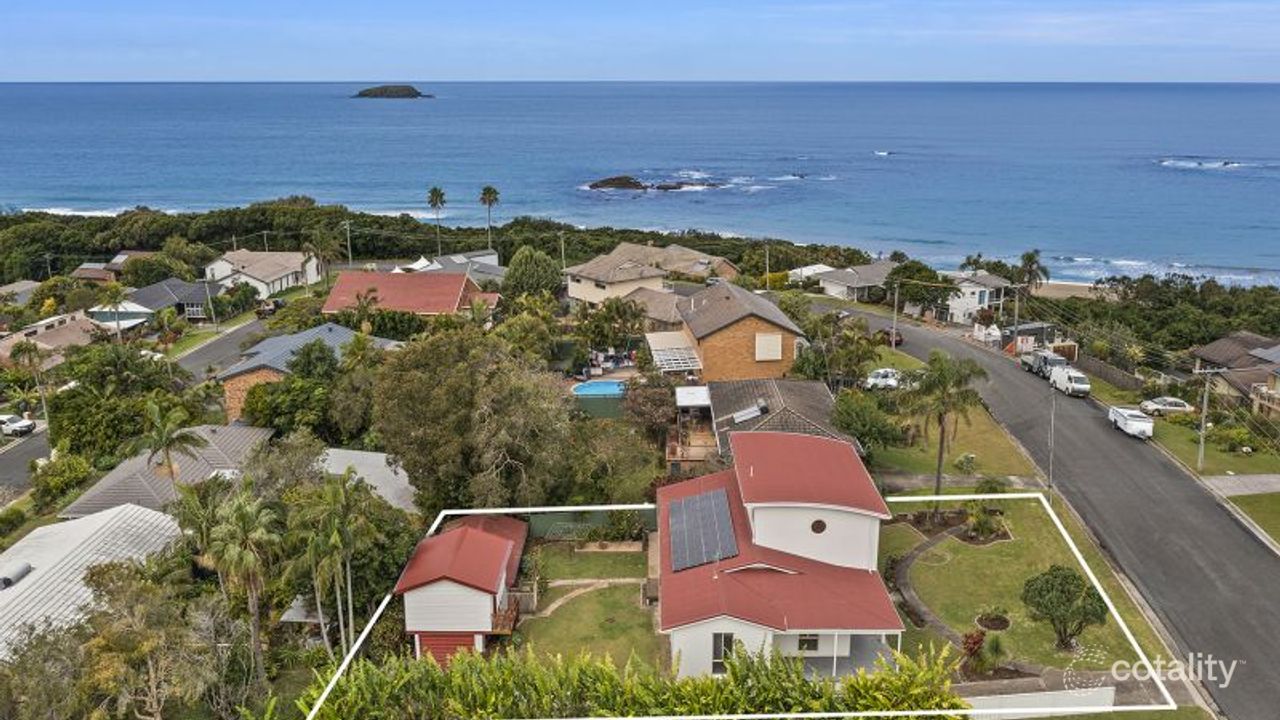 4-bedroom house at 5 Elouera Drive, Sapphire Beach, NSW 2450, Coffs Harbour Council, New South Wales