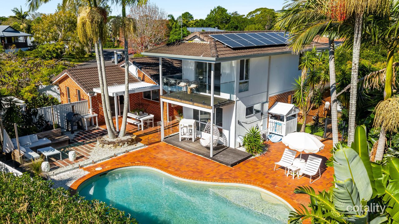 5-bedroom house at 82 Teak Circuit, Suffolk Park, NSW 2481, Byron, New South Wales