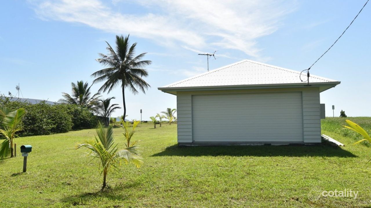 1-bedroom unit at 52-54 Taylor Street, Tully Heads, QLD 4854, Cassowary Coast, Queensland