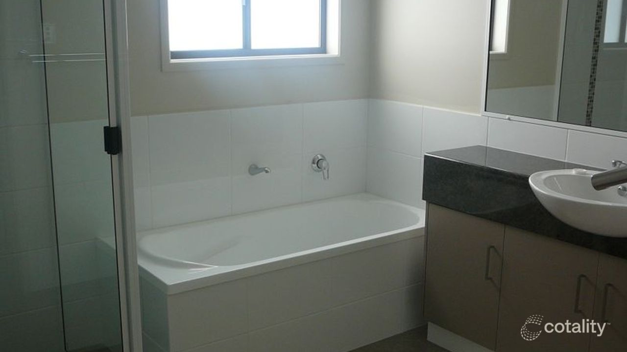 3-bedroom unit at 22 Stewart Avenue, Warwick, QLD 4370, Southern Downs Council, Queensland