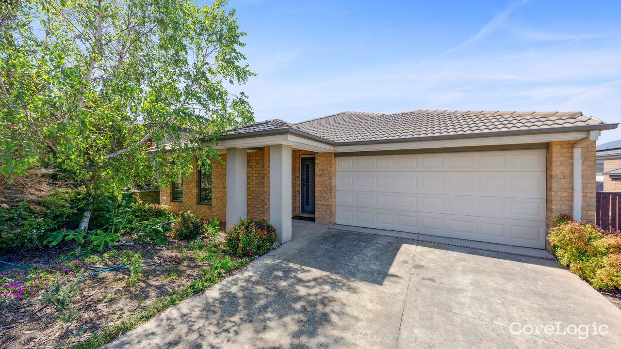 4-bedroom unit at 5 Clarendon Street, Cardinia Council, Victoria