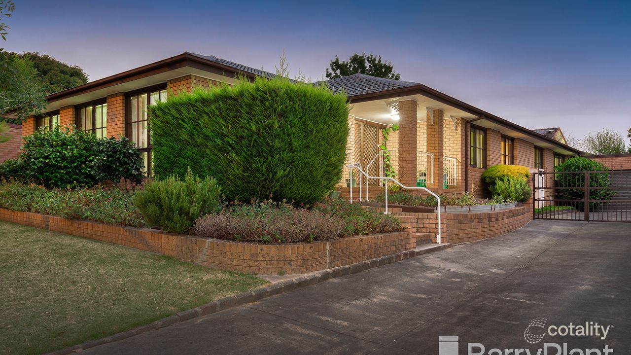 4-bedroom house at 3 Grove End Road, Endeavour Hills, VIC 3802, Casey Council, Victoria