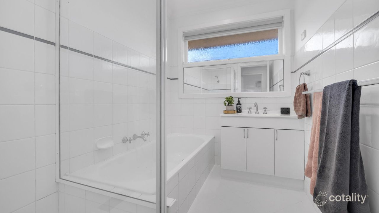 3-bedroom house at 6 Pendle Close, Gladstone Park, VIC 3043, Hume, Victoria