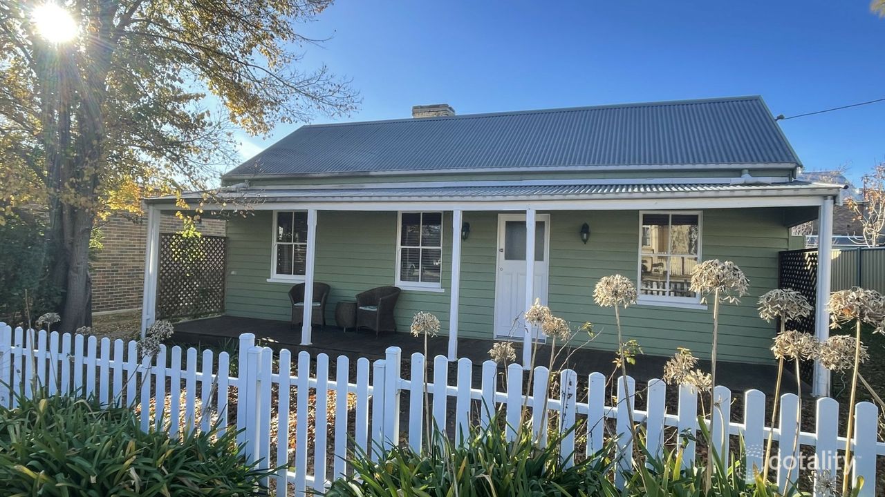 1-bedroom unit at 194 Bourke Street, Glen Innes, NSW 2370, Glen Innes Severn, New South Wales