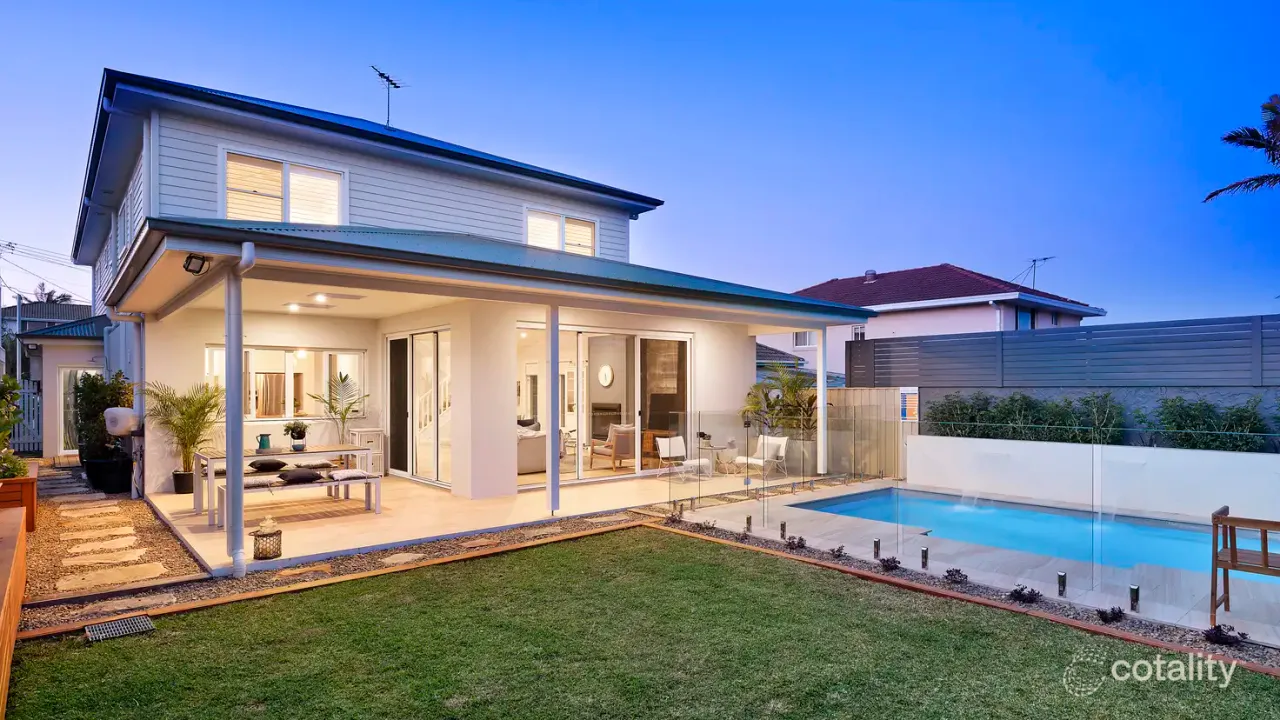 5-bedroom unit at 5 Headland Road, North Curl Curl, NSW 2099, Northern Beaches, New South Wales