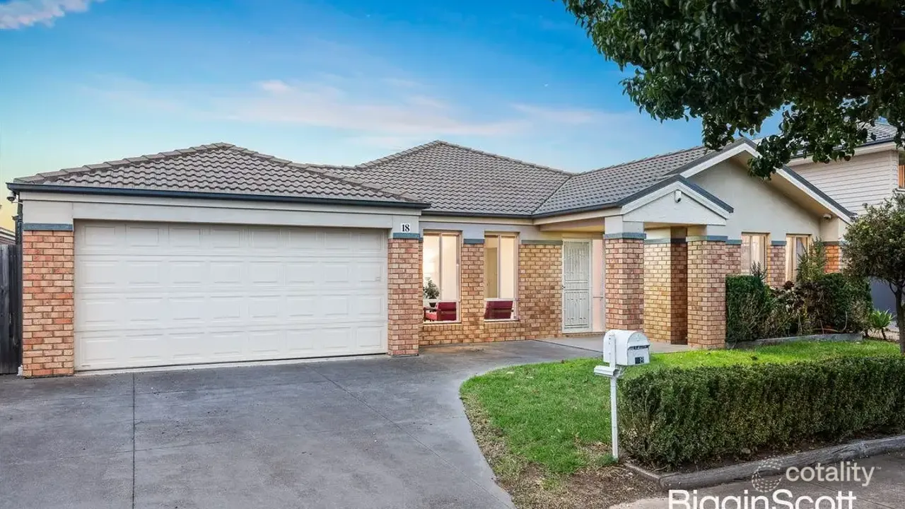 5-bedroom house at 18 Fantail Crescent, Williams Landing, VIC 3027, Wyndham Council, Victoria