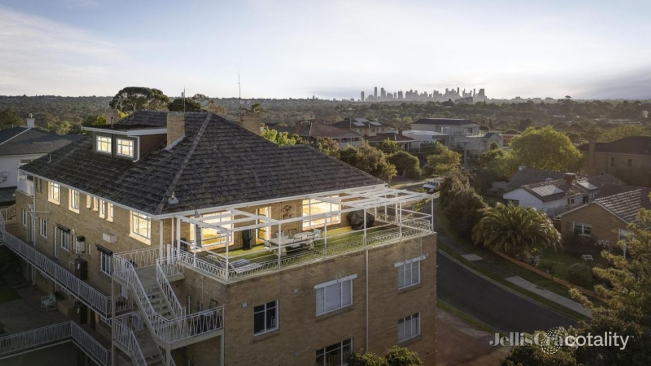 3-bedroom unit at 32/5-7 Hilltop Crescent, Ivanhoe East, VIC 3079, Banyule Council, Victoria